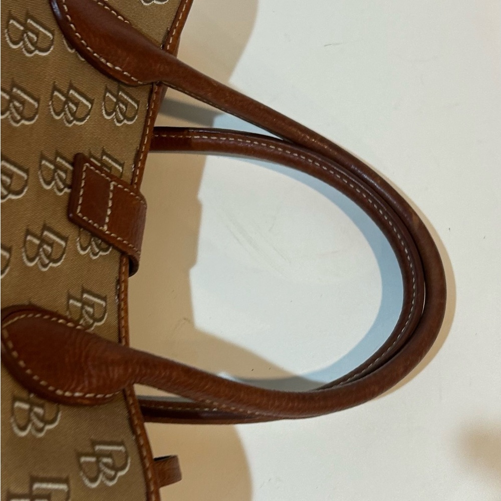 Authentic Dooney & Bourke DB Logo Satchel Classic & Timeless Everyday Bag - Picture 8 of 12